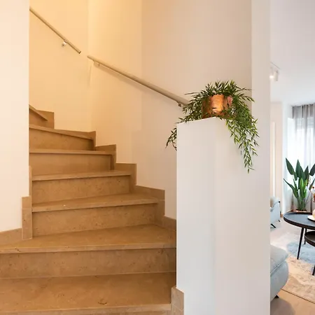 Apartment Spacious Penthouse For 8 People In The Centre