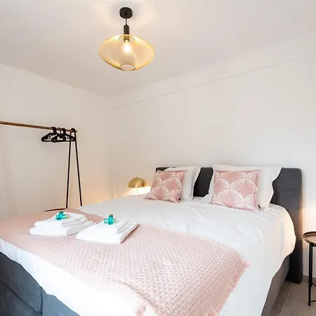 Spacious Penthouse For 8 People In The Centre Apartment *